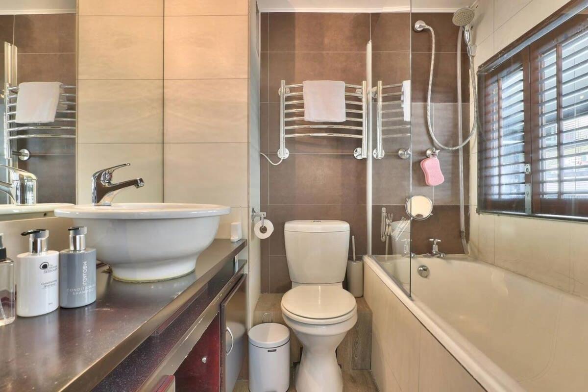 Montclair 60B Apartment Cape Town Bagian luar foto