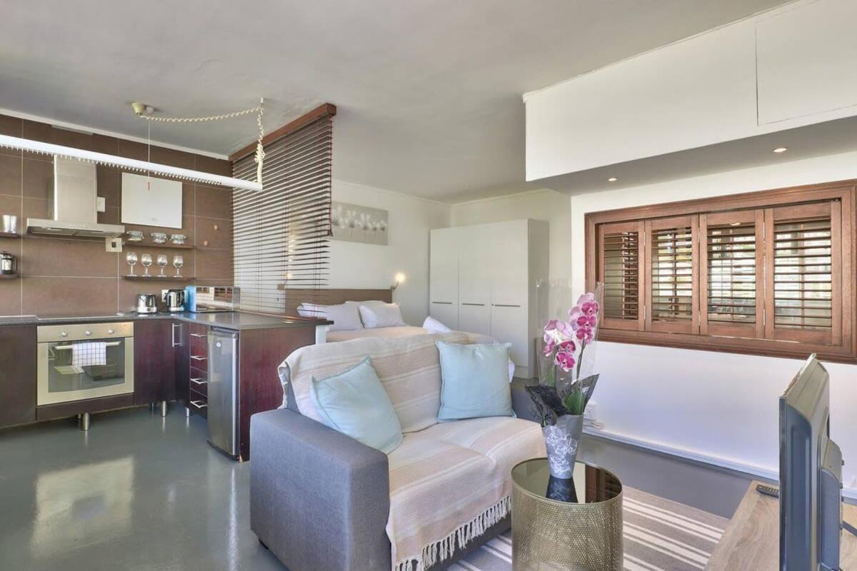 Montclair 60B Apartment Cape Town Bagian luar foto