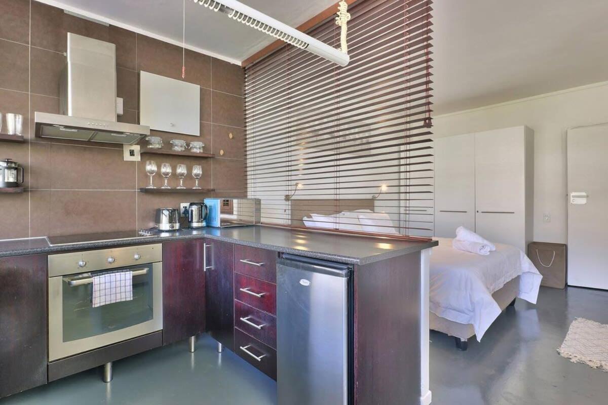 Montclair 60B Apartment Cape Town Bagian luar foto